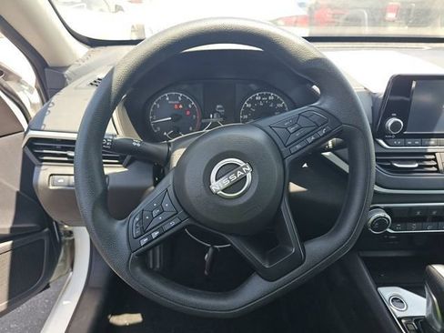 Used 2024 Nissan Altima 2.5 S FWD image 8