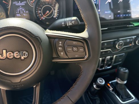 Used 2024 Jeep Wrangler Unlimited Sport AWD/4WD image 24