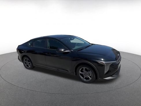 Used 2025 Kia K4 FWD image 2