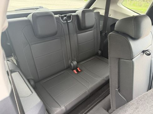 Used 2019 Volkswagen Tiguan SEL FWD image 17