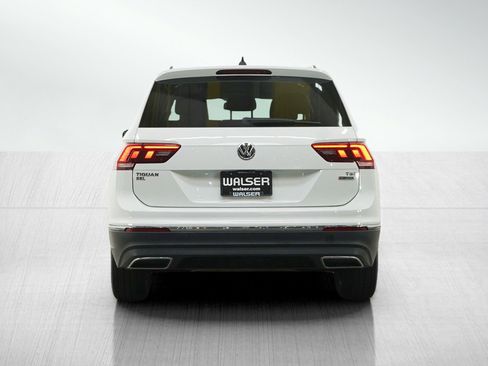 Used 2018 Volkswagen Tiguan SEL AWD/4WD image 4