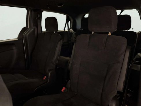 Used 2016 Dodge Grand Caravan SE FWD image 19