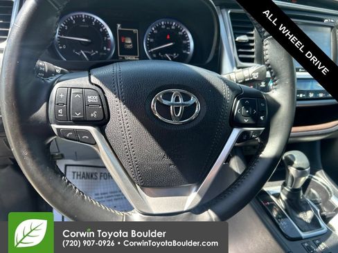 Used 2017 Toyota Highlander XLE w/ Carpet Mat Package AWD/4WD image 24