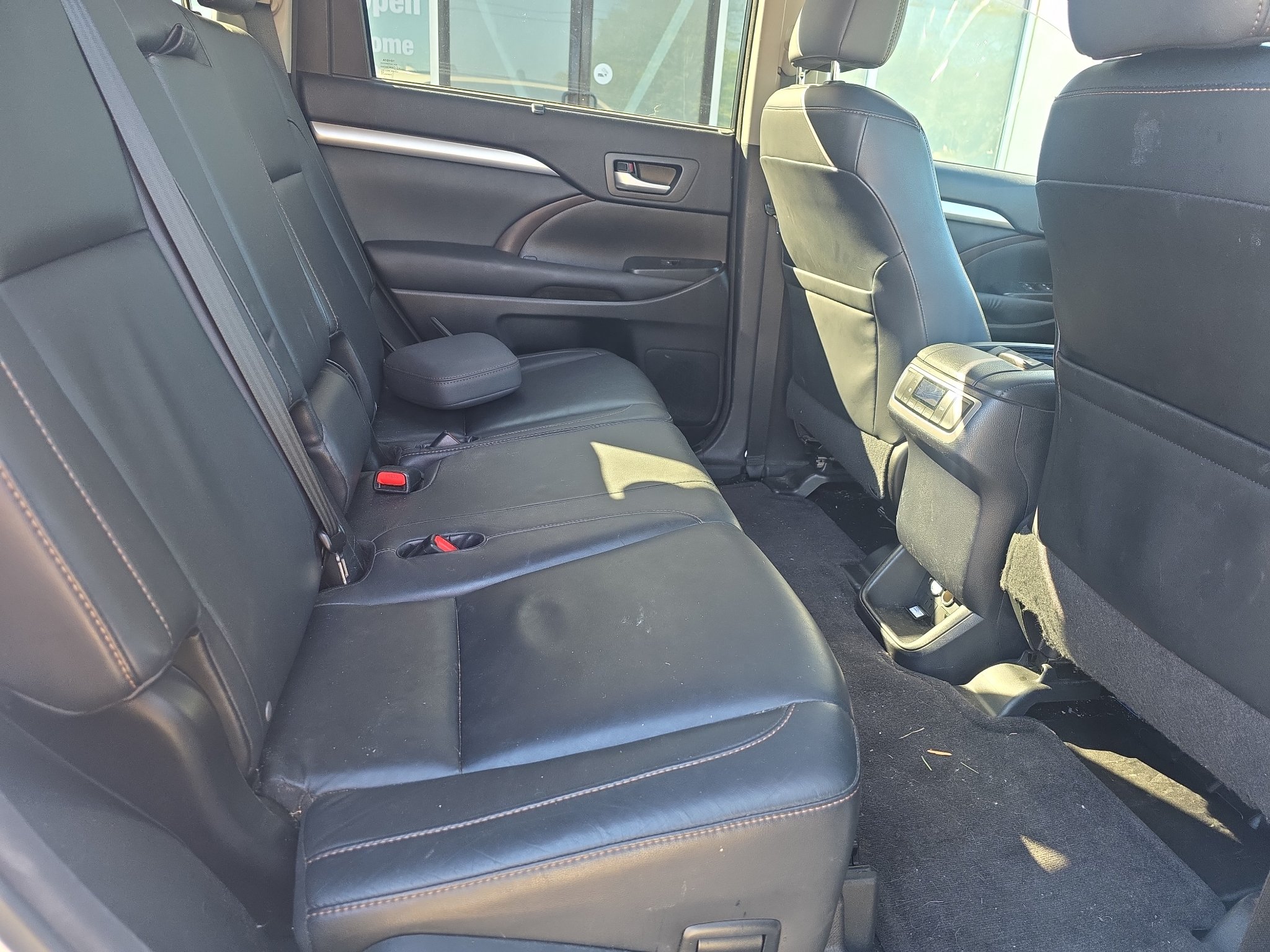 Used 2015 Toyota Highlander XLE FWD image 12