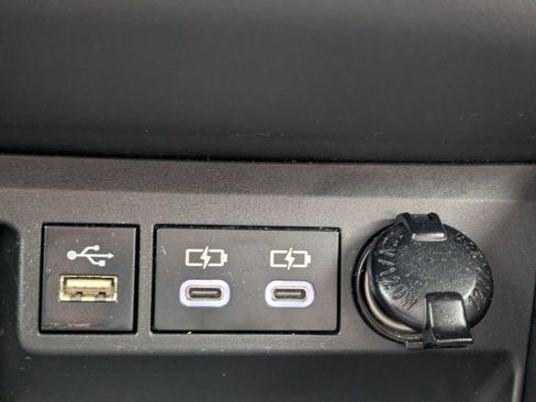 Used 2023 Toyota Highlander L image 24