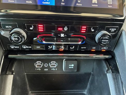Used 2023 Jeep Grand Cherokee Limited AWD/4WD image 23