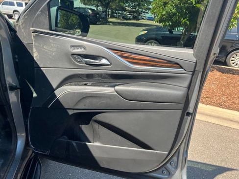 Used 2023 Cadillac Escalade ESV Premium Luxury AWD/4WD image 22