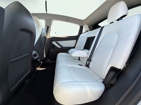 Used 2021 Tesla Model Y Long Range AWD/4WD image 34