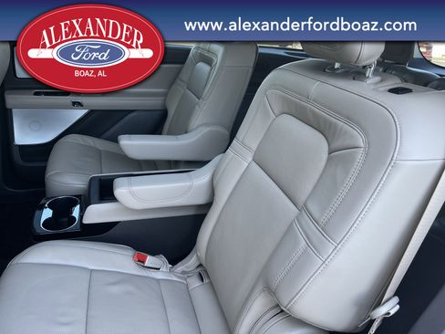 Used 2022 Lincoln Aviator Reserve w/ Equipment Group 201A image 12
