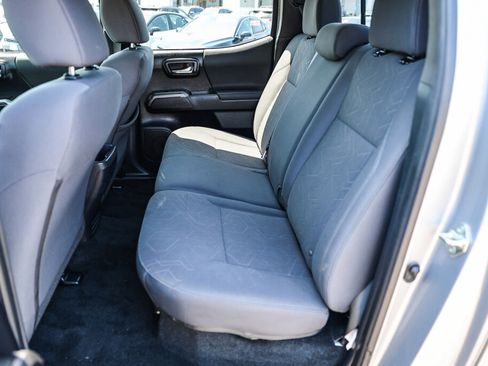 Used 2019 Toyota Tacoma TRD Off-Road AWD/4WD image 8