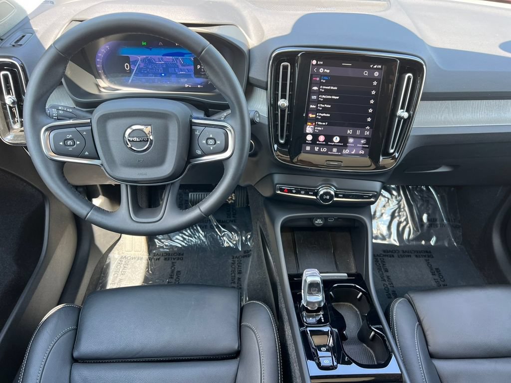 Used 2024 Volvo XC40 B5 Plus w/ Protection Package Premier AWD/4WD image 5