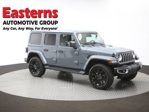 Used 2025 Jeep Wrangler Unlimited Sahara AWD/4WD image 48