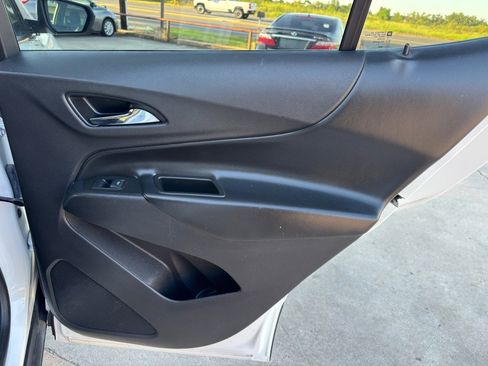 Used 2021 Chevrolet Equinox LT image 17