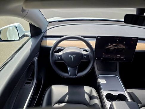 Used 2023 Tesla Model Y Long Range AWD/4WD image 13