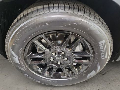 New 2025 Land Rover Defender 110 S image 9