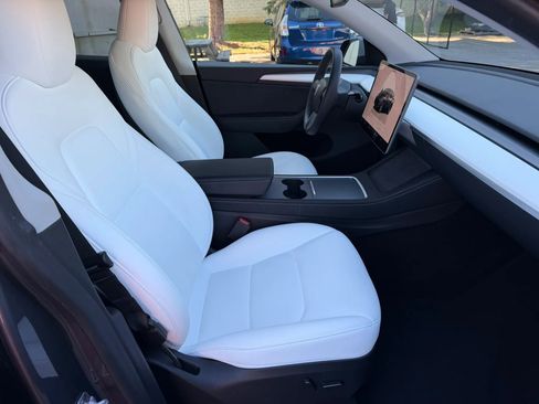 Used 2023 Tesla Model Y Long Range AWD/4WD image 22
