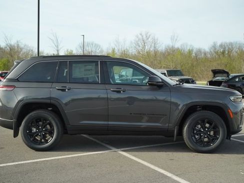 New 2026 Jeep Grand Cherokee Altitude AWD/4WD image 8