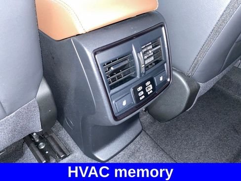 Used 2025 Subaru Forester Touring AWD/4WD image 16