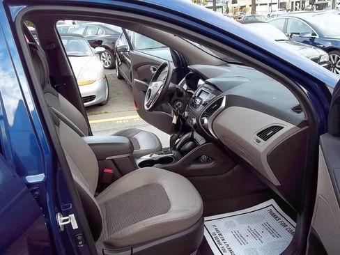 Used 2010 Hyundai Tucson GLS w/ Popular Equipment Pkg 2 AWD/4WD image 11