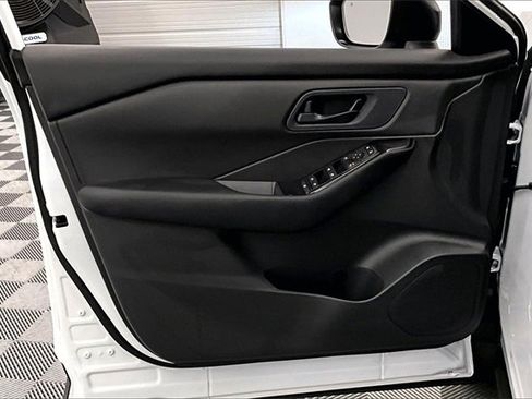 New 2025 Nissan Rogue S image 27