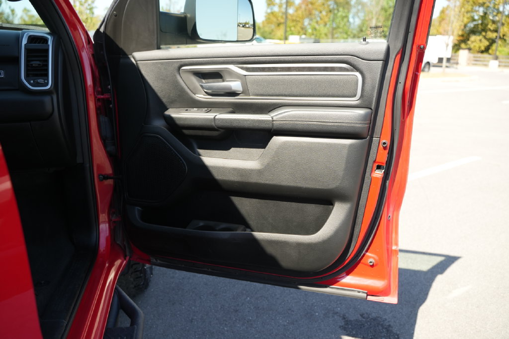 Used 2020 RAM 1500 4x4 Crew Cab image 22