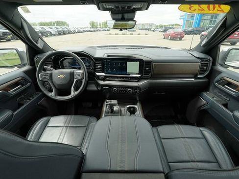Used 2023 Chevrolet Silverado 1500 High Country w/ High Country Premium Package AWD/4WD image 30