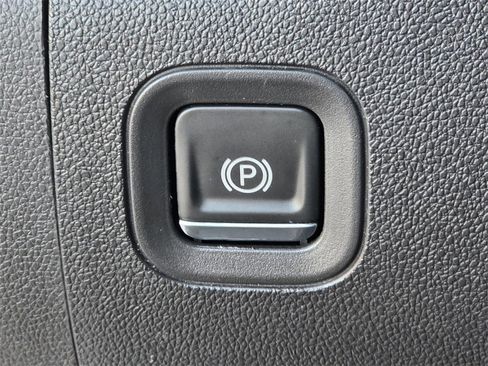 Used 2021 Chevrolet Silverado 1500 LT Trail Boss w/ Convenience Package II image 25