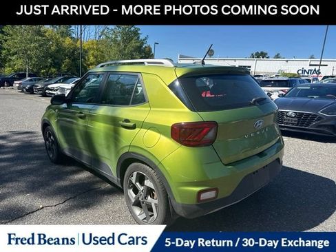 Used 2023 Hyundai Venue SEL FWD image 6
