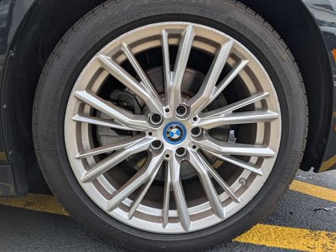 Used 2023 BMW 330e xDrive w/ Premium Package AWD/4WD image 10