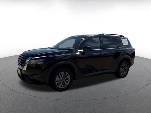Used 2025 Nissan Pathfinder SV FWD image 8