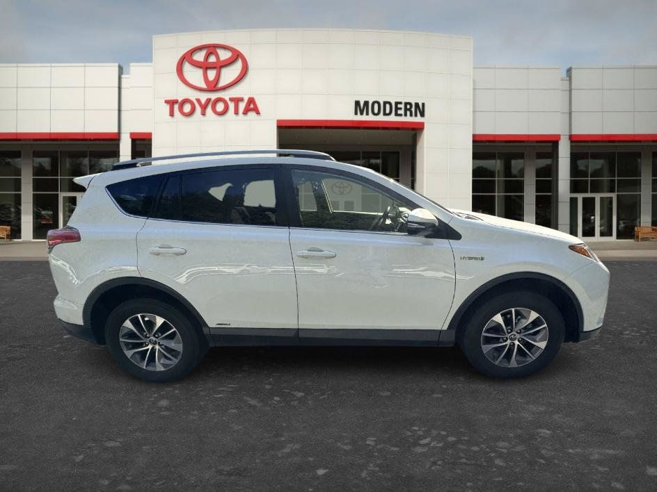 Used 2018 Toyota RAV4 LE AWD/4WD image 8