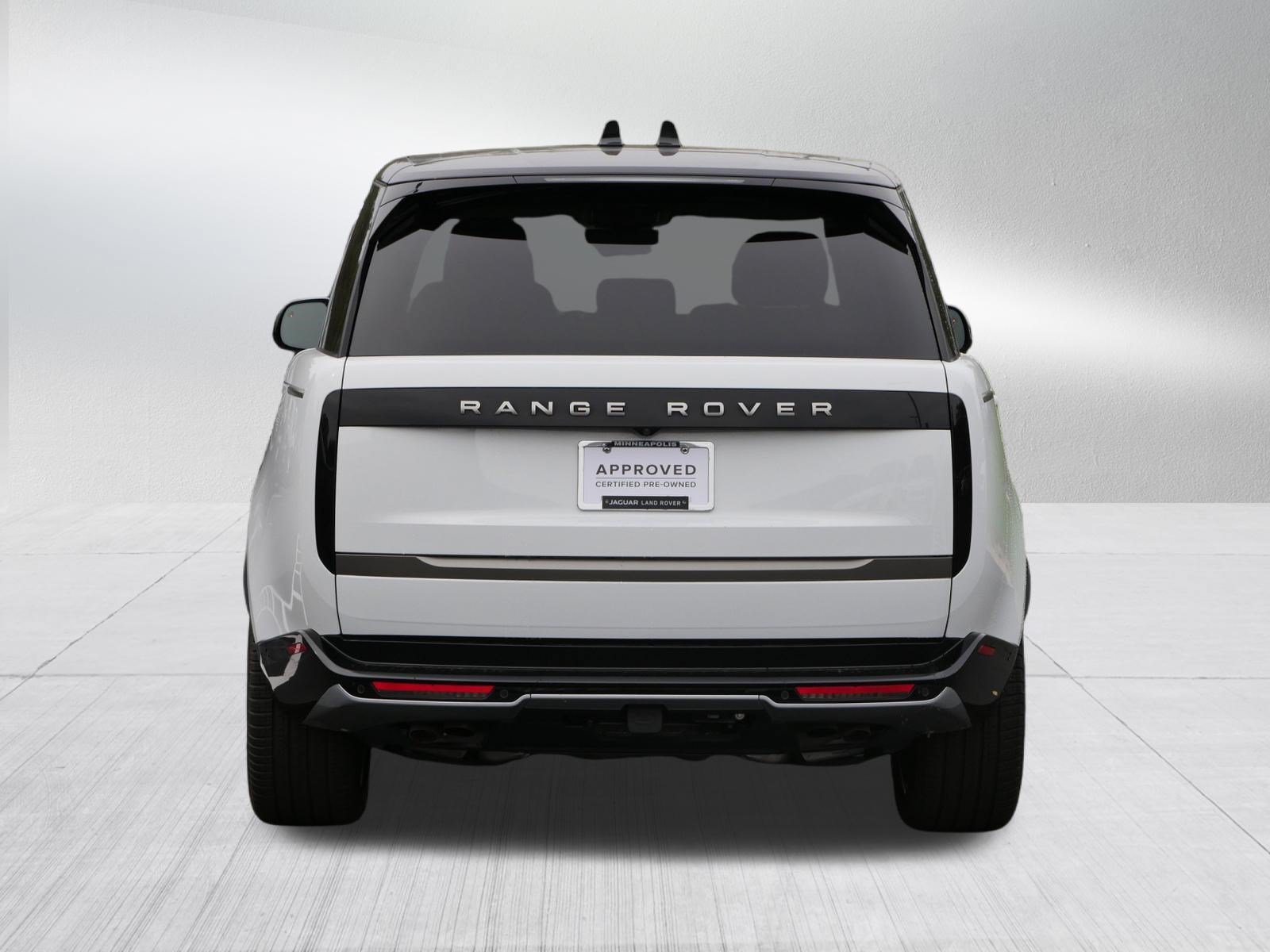 Used 2025 Land Rover Range Rover SE AWD/4WD image 4