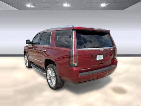 Used 2017 Cadillac Escalade Luxury image 3