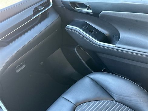 Used 2023 Toyota Highlander XSE image 16