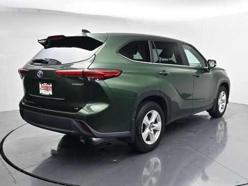 Used 2023 Toyota Highlander LE FWD image 7