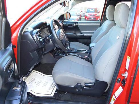 Used 2017 Toyota Tacoma 4x4 Access Cab image 36