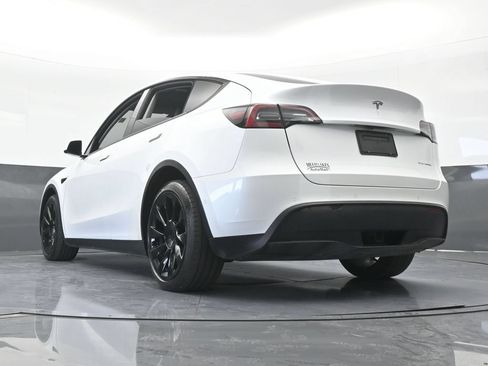 Used 2022 Tesla Model Y Long Range AWD/4WD image 57
