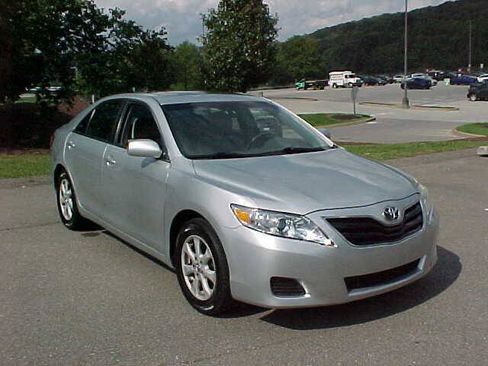 Used 2010 Toyota Camry LE FWD image 30