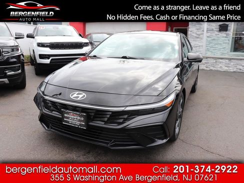 Used 2024 Hyundai Elantra Limited image 1