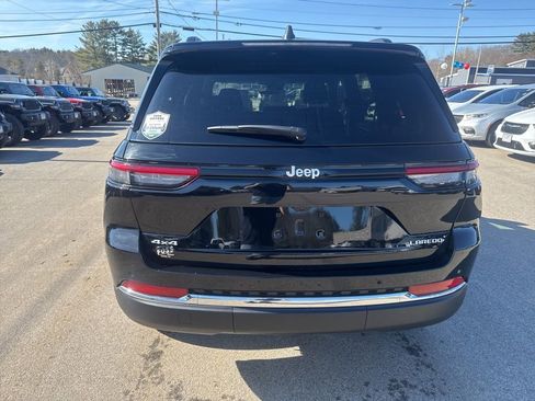 New 2026 Jeep Grand Cherokee Laredo image 4