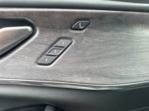 Used 2023 Jeep Grand Cherokee L Overland w/ Luxury Tech Group IV image 11