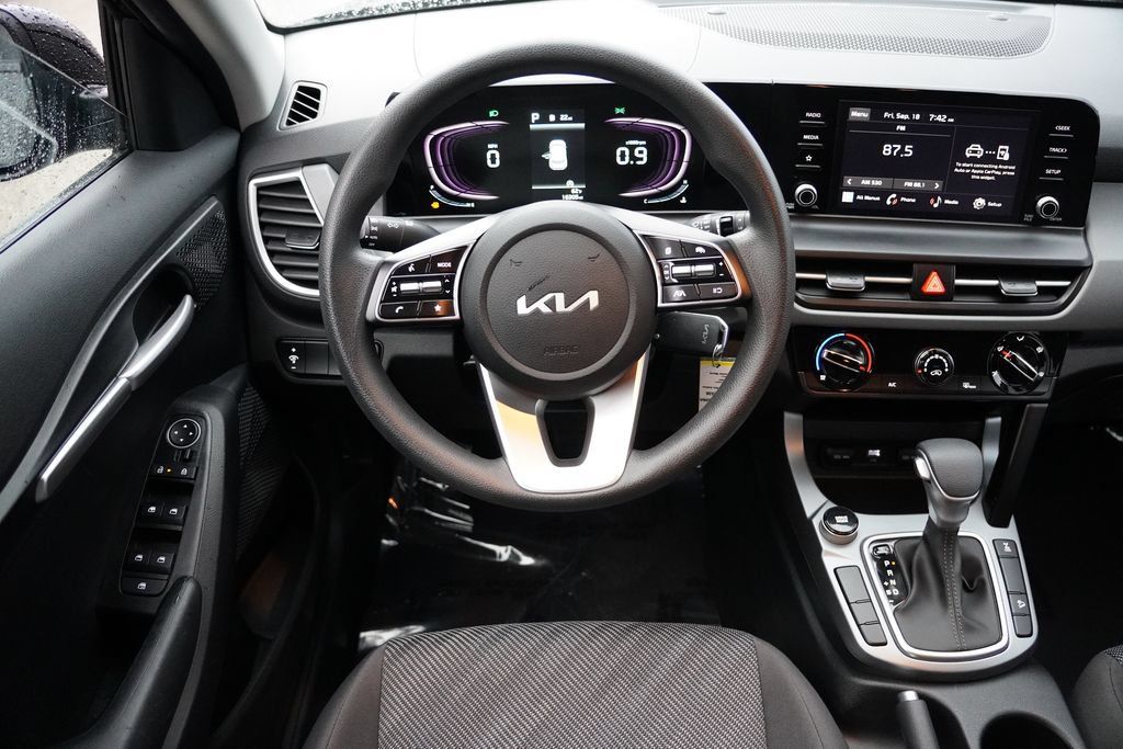 Certified 2024 Kia Seltos LX AWD/4WD image 18