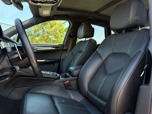 Certified 2023 Porsche Macan Turbo AWD/4WD image 5