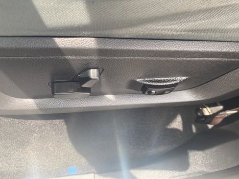 Used 2016 RAM 1500 Big Horn RWD image 16