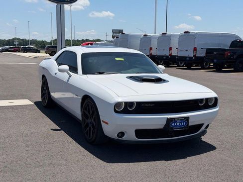 Used 2016 Dodge Challenger R/T Plus RWD image 3
