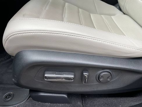 Used 2023 Honda CR-V EX-L image 12