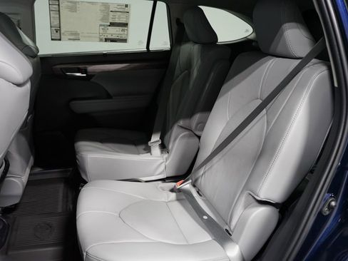 New 2026 Toyota Highlander Limited image 32