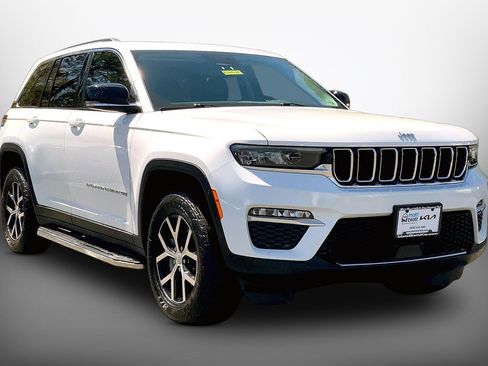 Used 2023 Jeep Grand Cherokee Limited AWD/4WD image 3