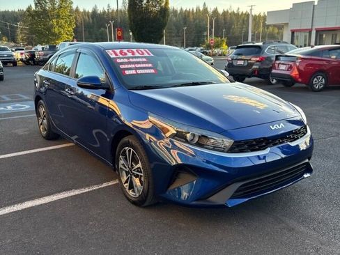 Used 2023 Kia Forte LXS w/ LXS Technology Package image 4