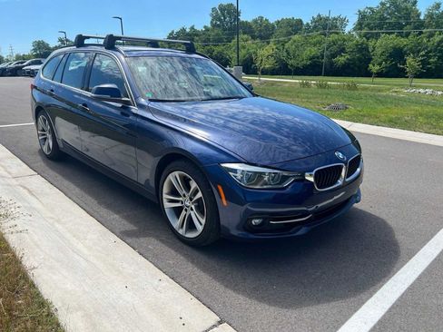 Used 2018 BMW 330i xDrive Wagon AWD/4WD image 2
